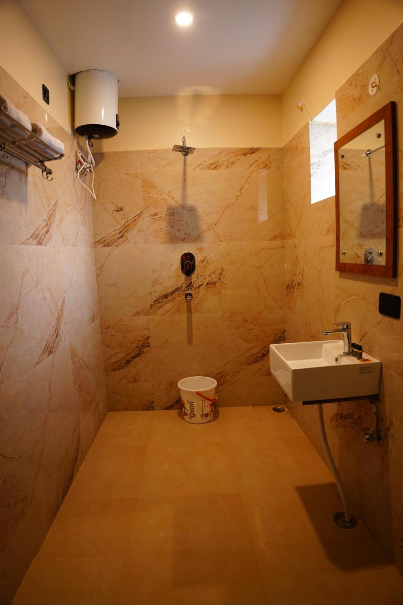 The Marutinandan Grand Hotel Deoghar Bagian luar foto