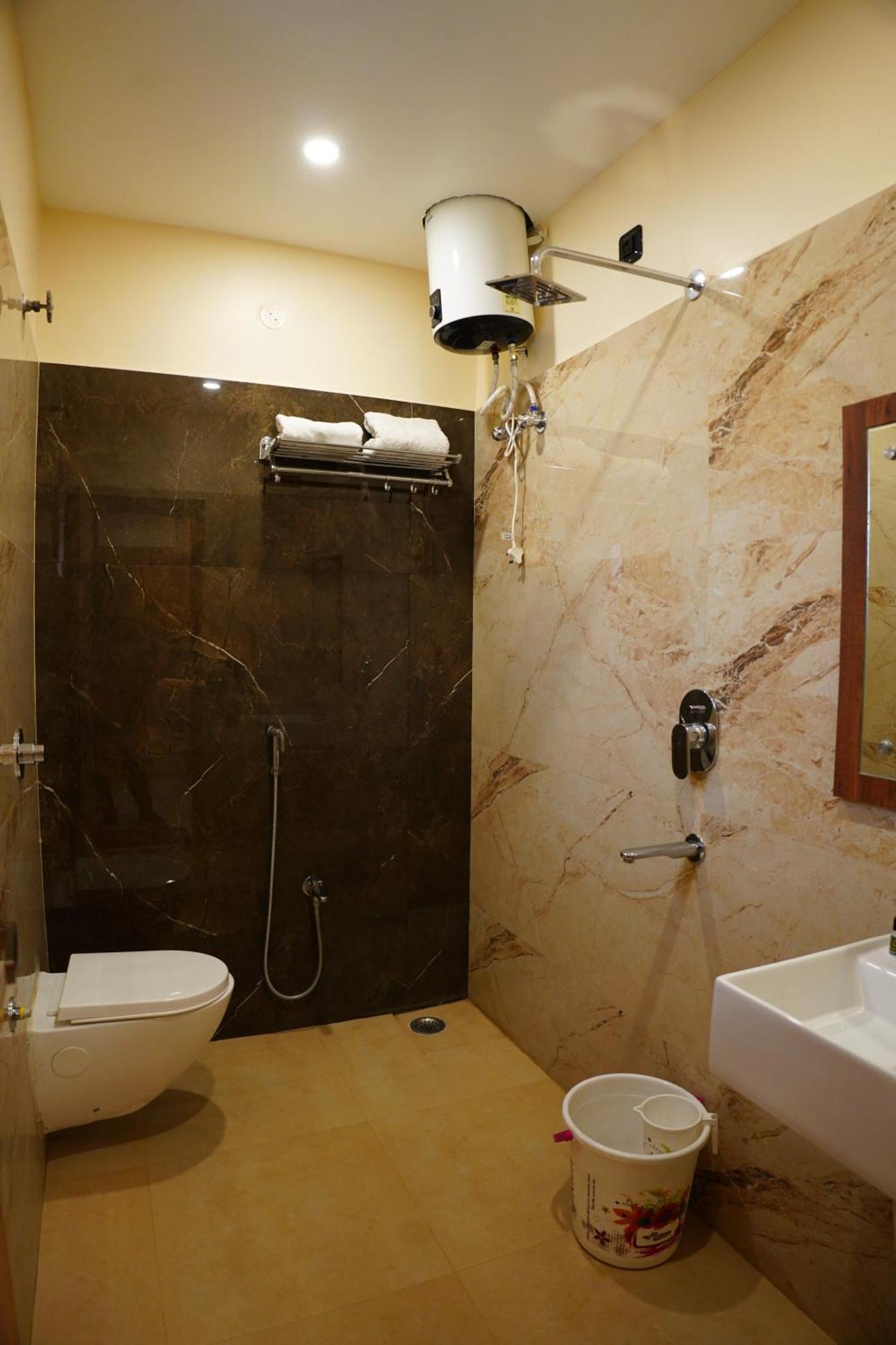 The Marutinandan Grand Hotel Deoghar Bagian luar foto
