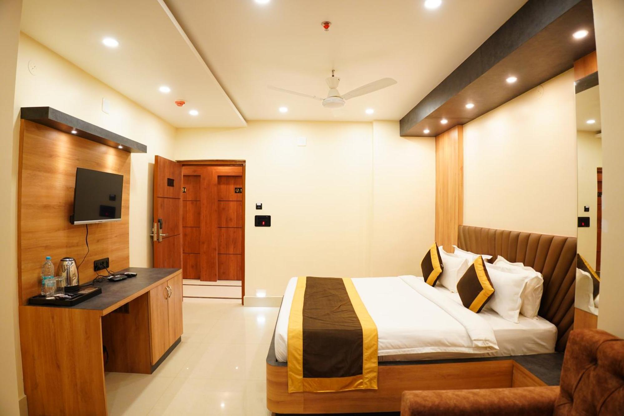 The Marutinandan Grand Hotel Deoghar Bagian luar foto