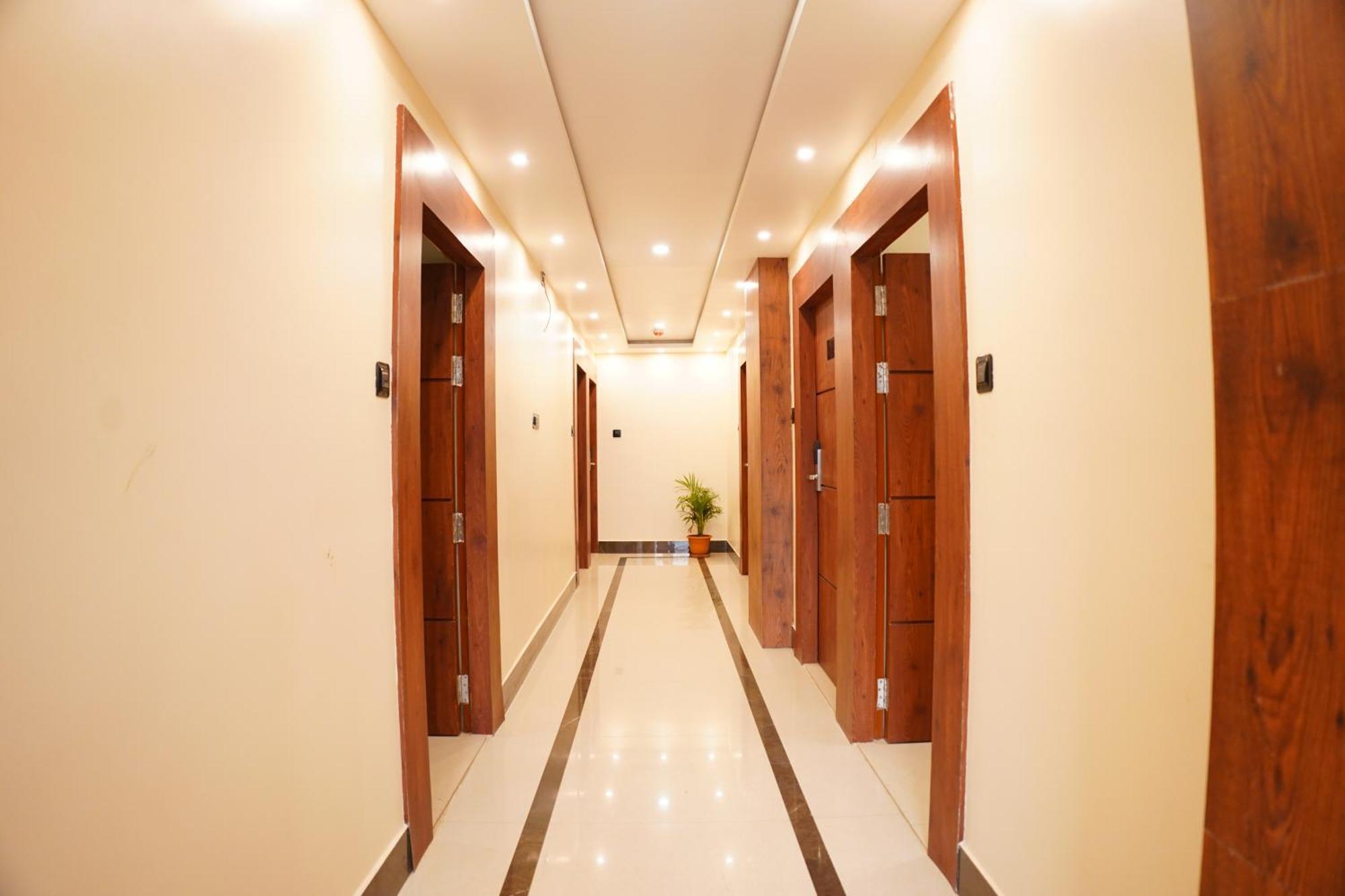 The Marutinandan Grand Hotel Deoghar Bagian luar foto