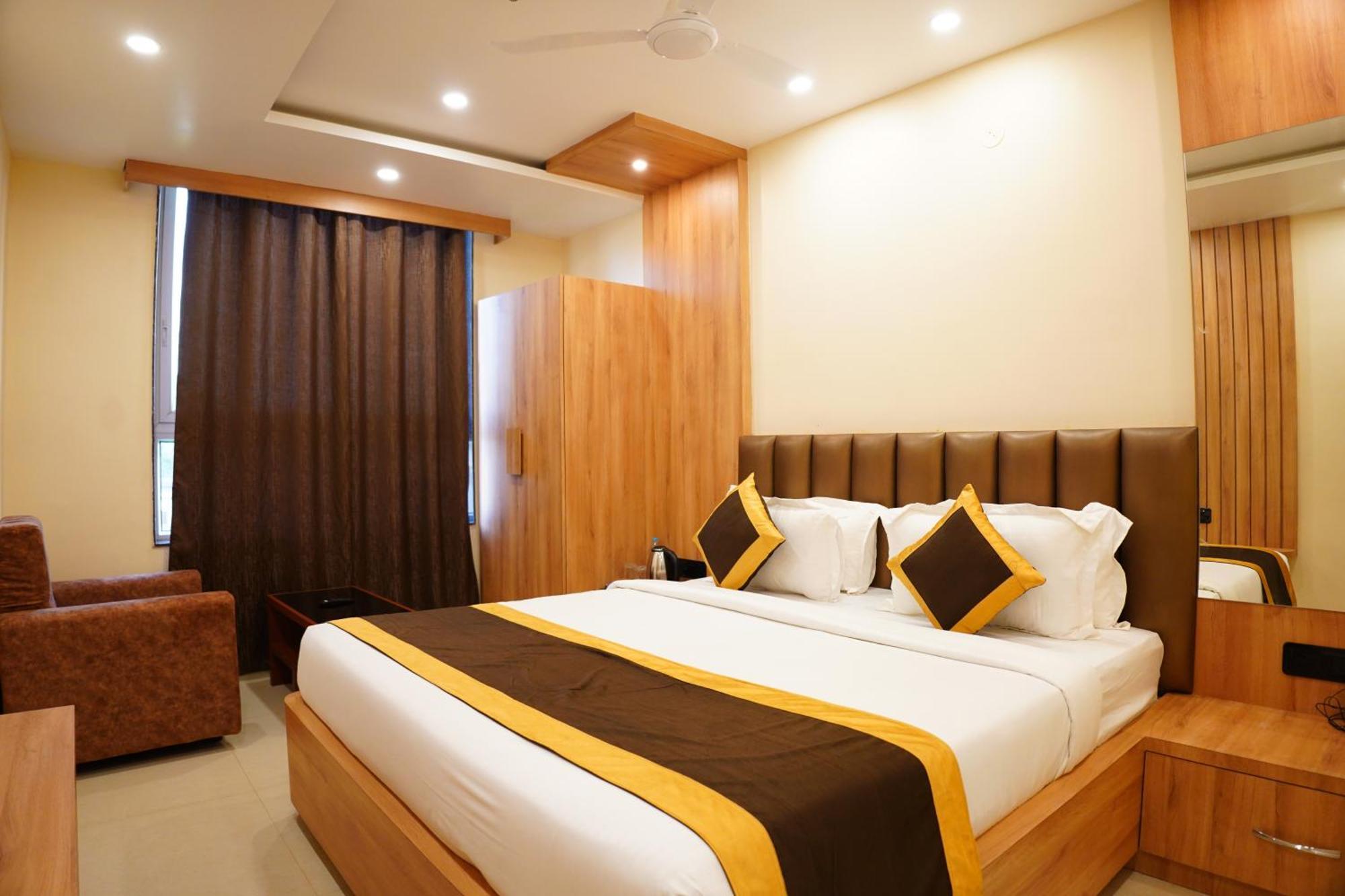 The Marutinandan Grand Hotel Deoghar Bagian luar foto