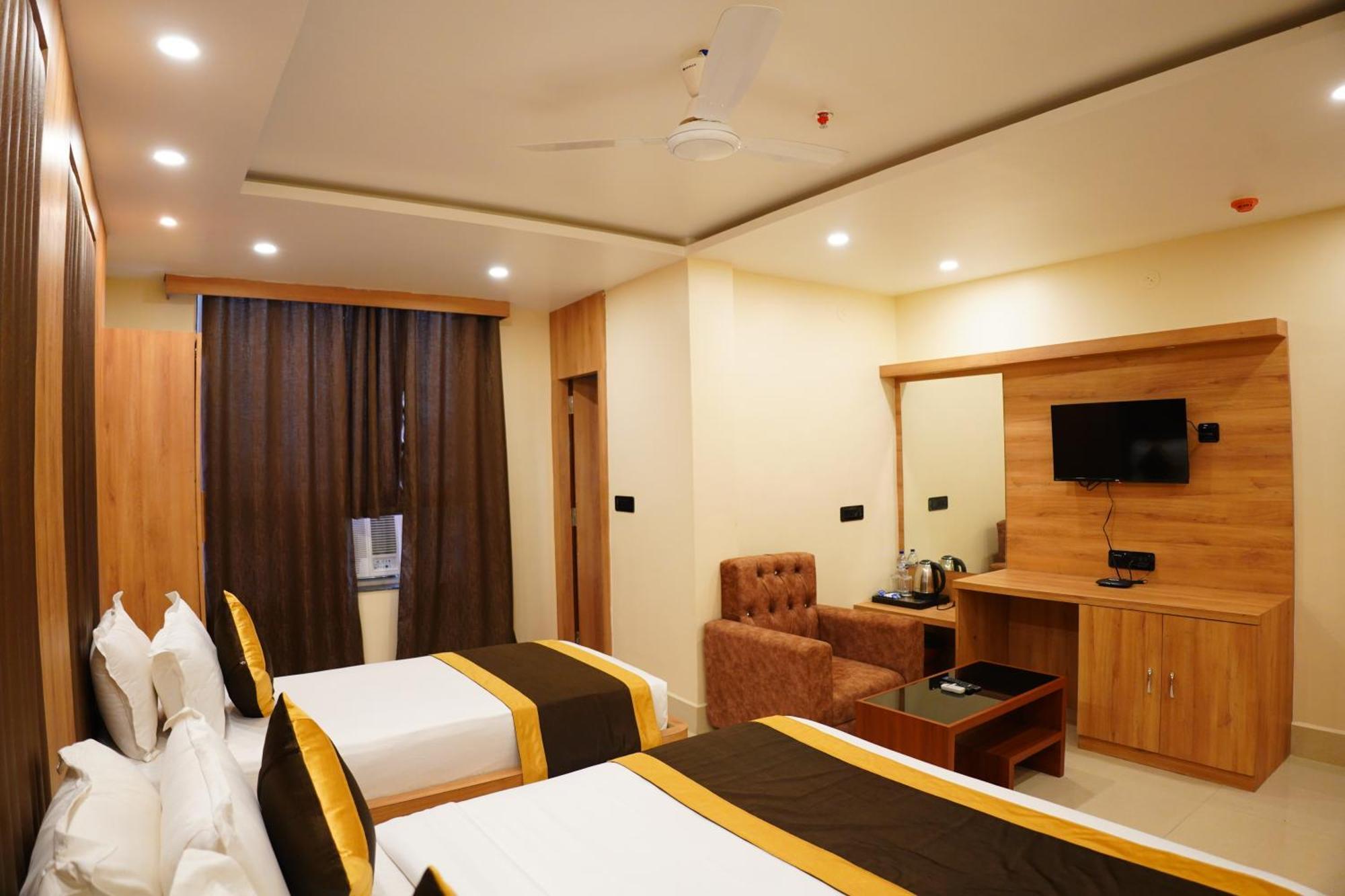 The Marutinandan Grand Hotel Deoghar Bagian luar foto