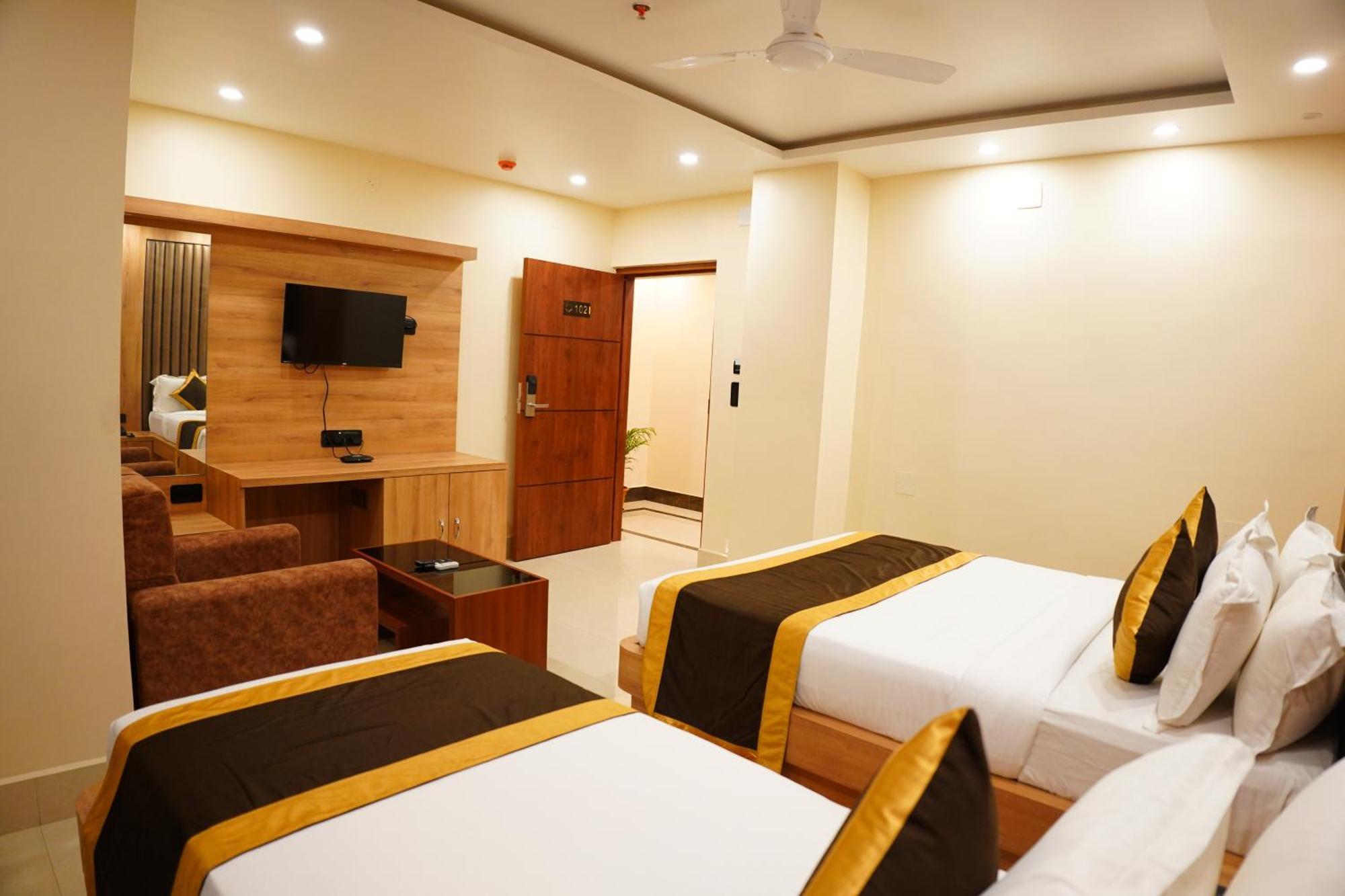 The Marutinandan Grand Hotel Deoghar Bagian luar foto