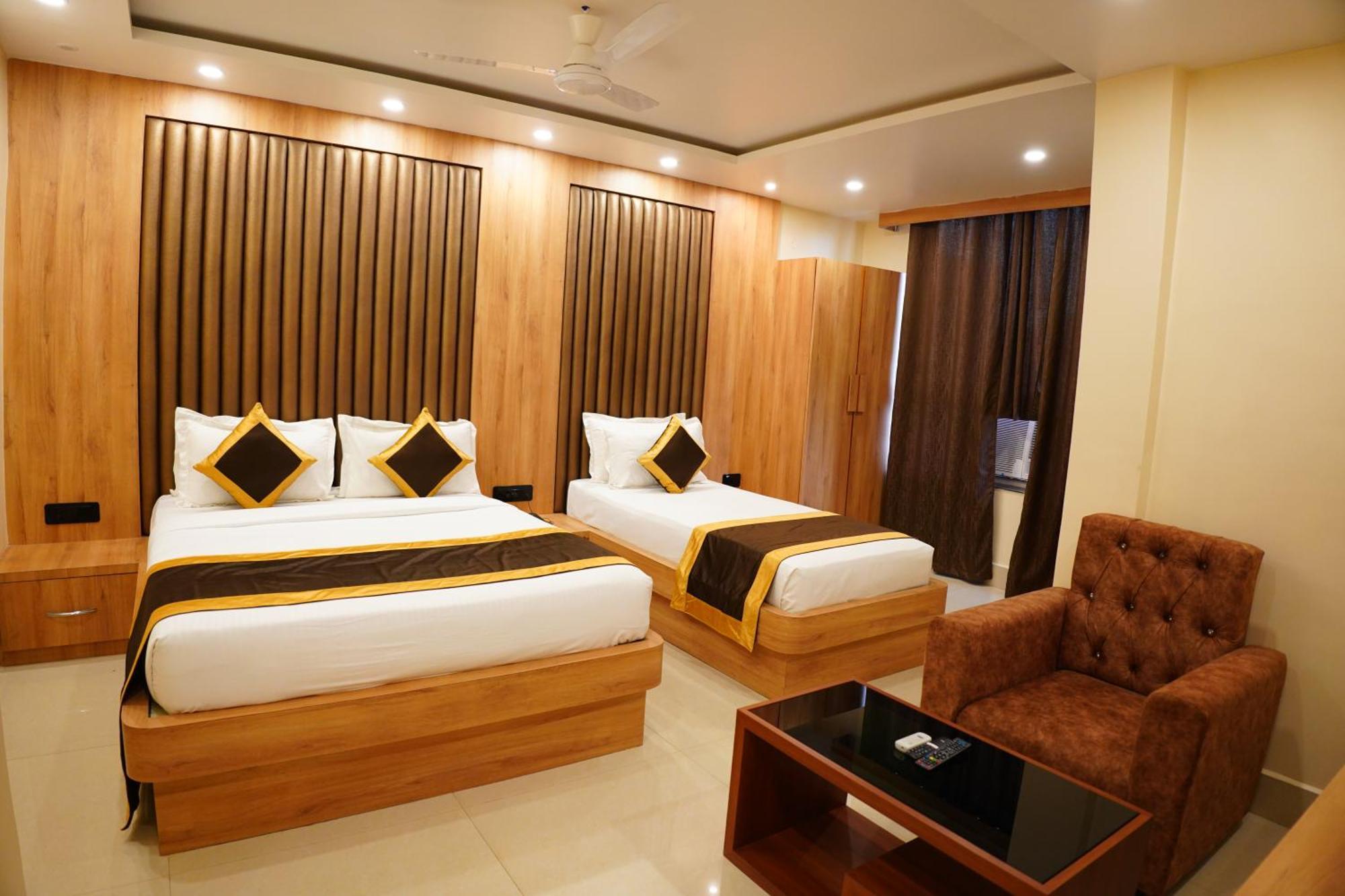 The Marutinandan Grand Hotel Deoghar Bagian luar foto
