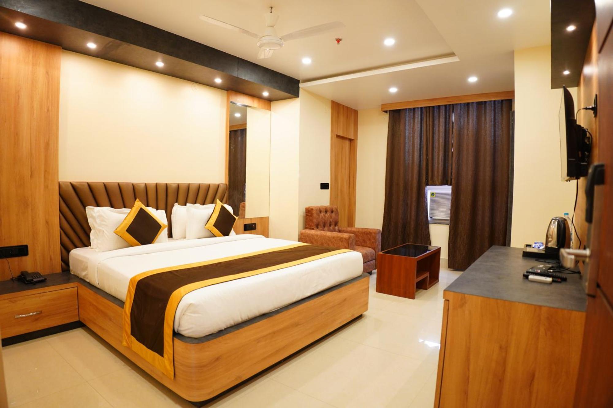 The Marutinandan Grand Hotel Deoghar Bagian luar foto