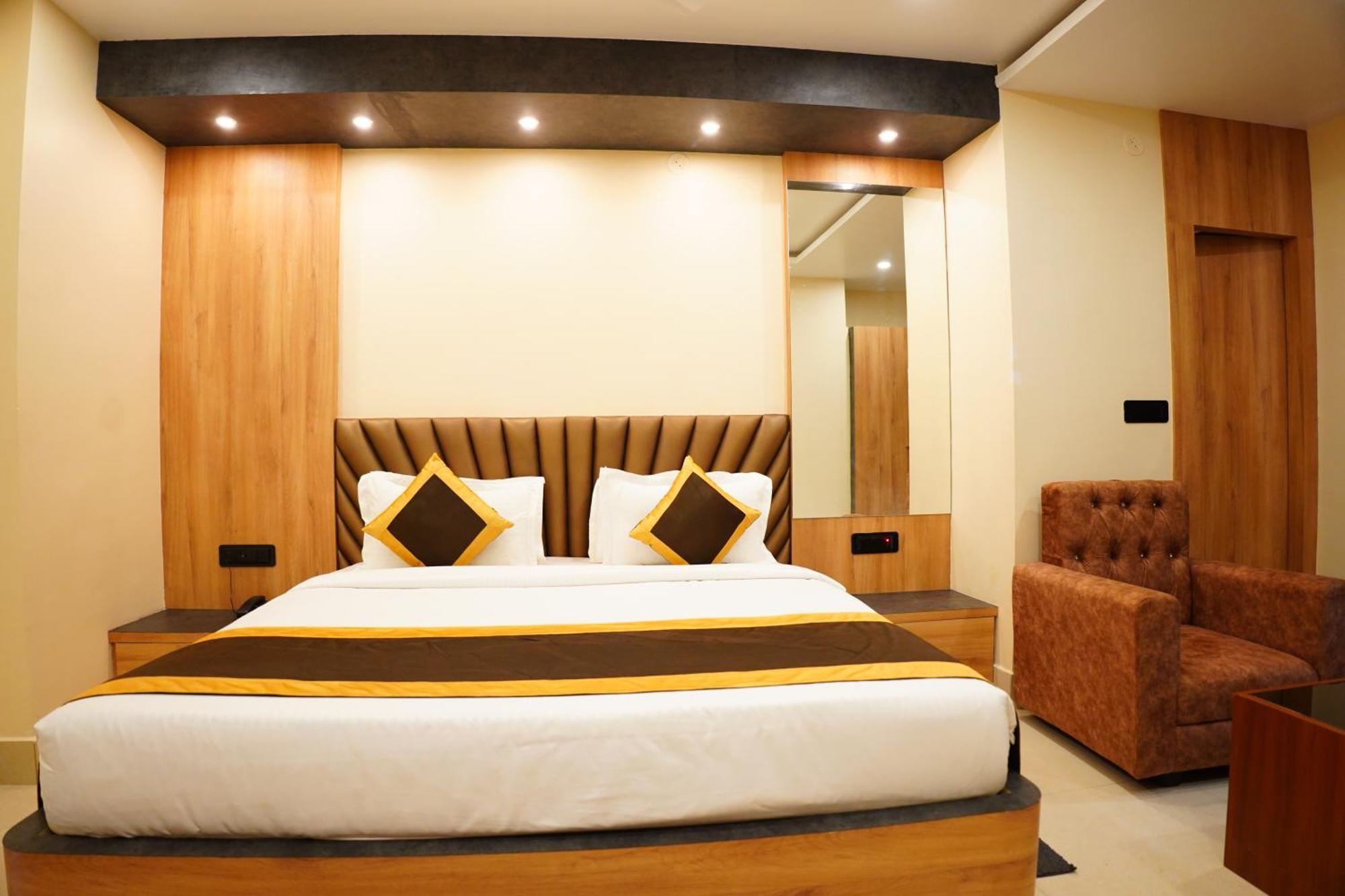 The Marutinandan Grand Hotel Deoghar Bagian luar foto